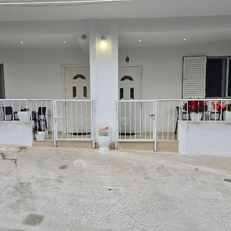 Aila Apartment Sarandë Eksteriør billede