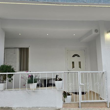 Aila Apartment Sarandë Eksteriør billede