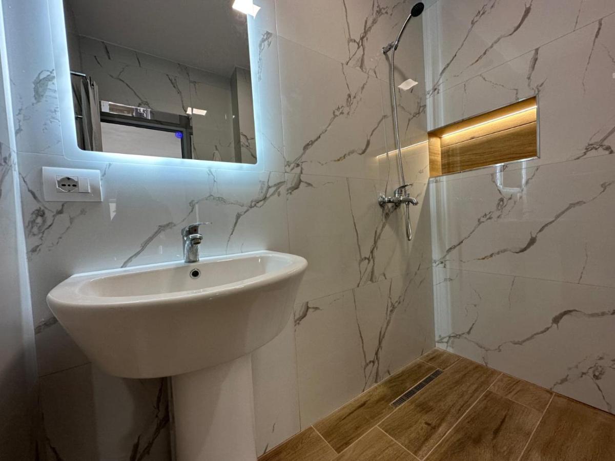 Aila Apartment Sarandë Eksteriør billede