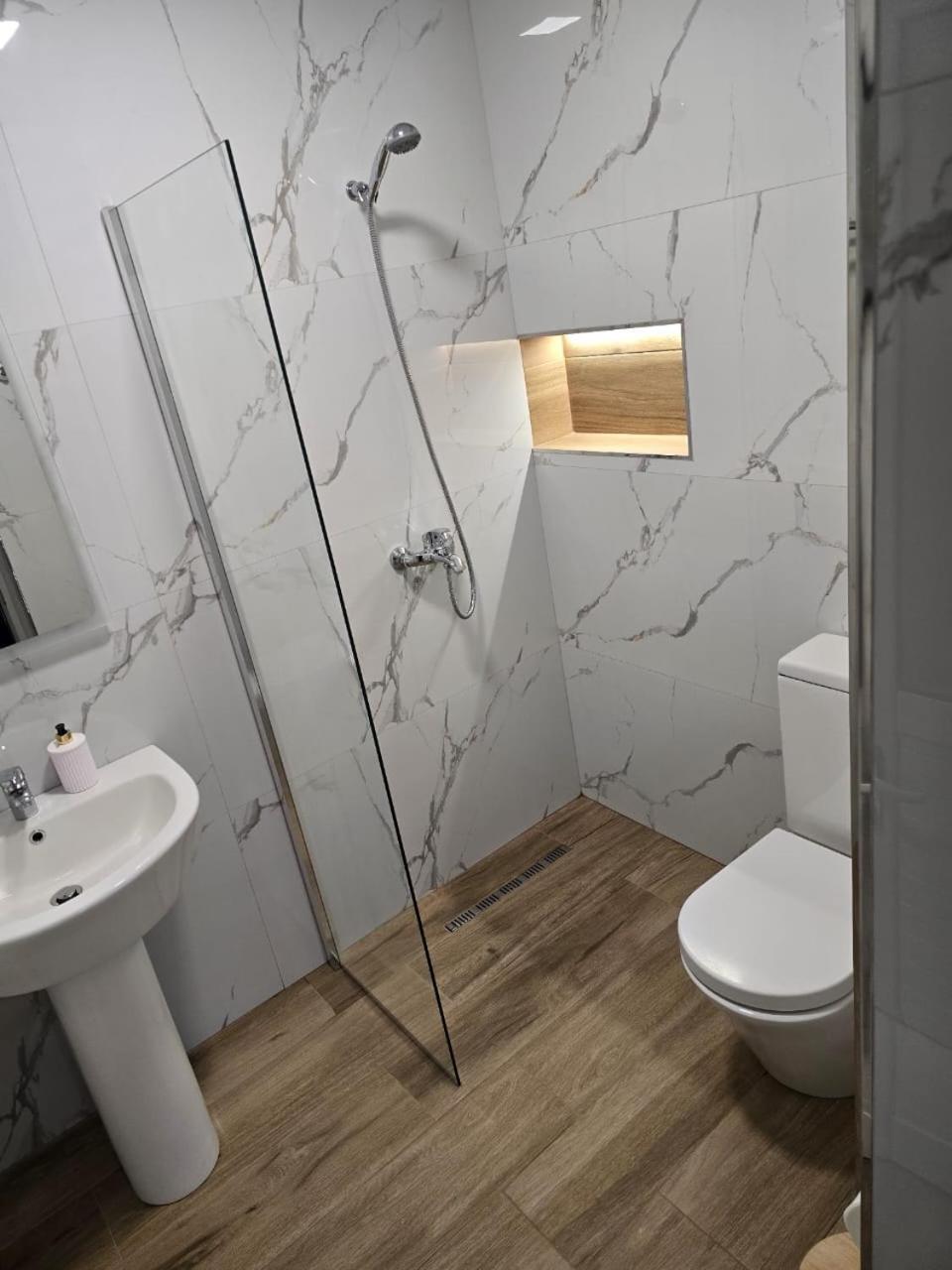 Aila Apartment Sarandë Eksteriør billede