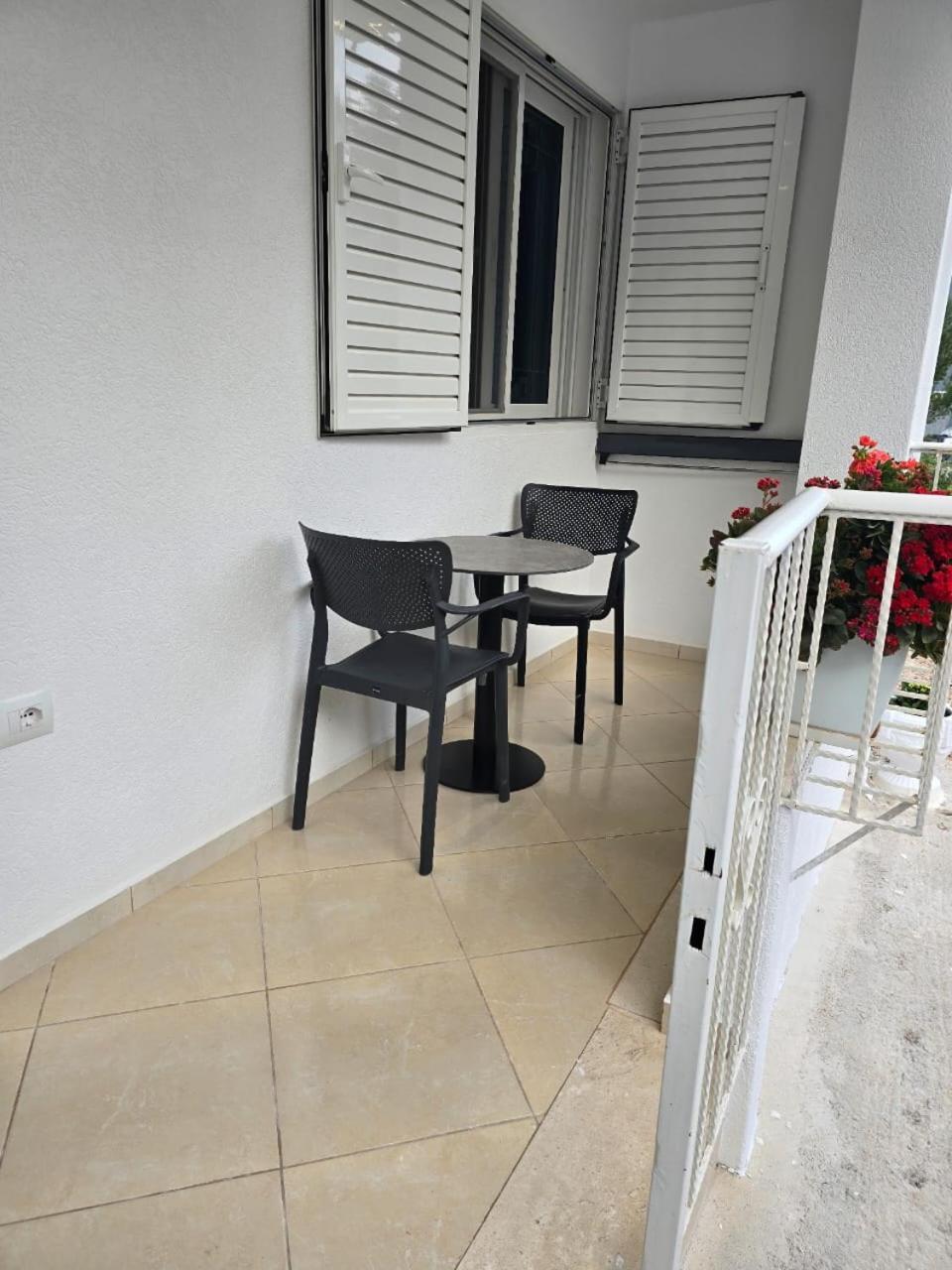 Aila Apartment Sarandë Eksteriør billede