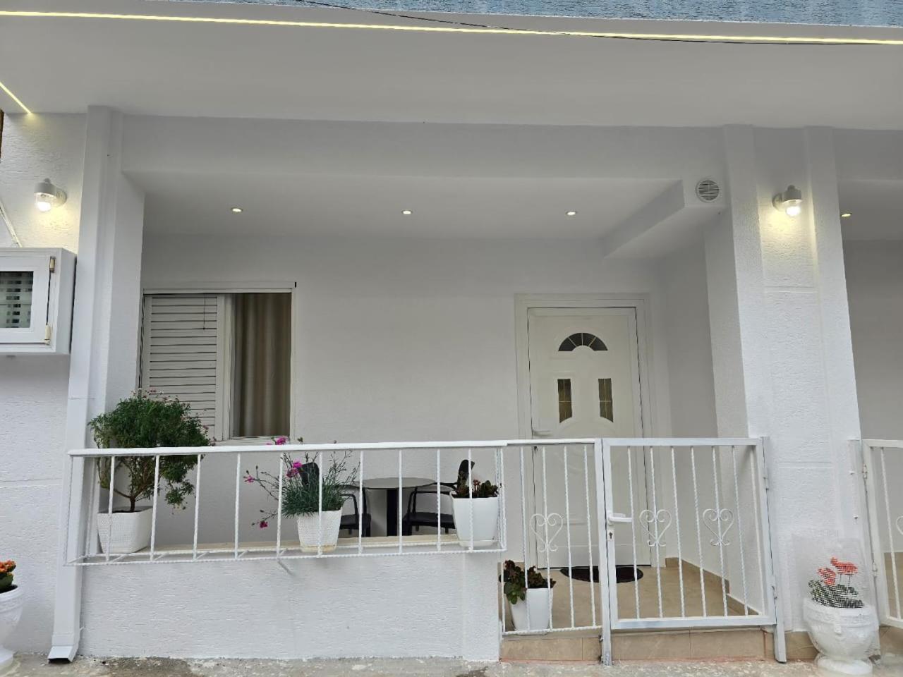 Aila Apartment Sarandë Eksteriør billede