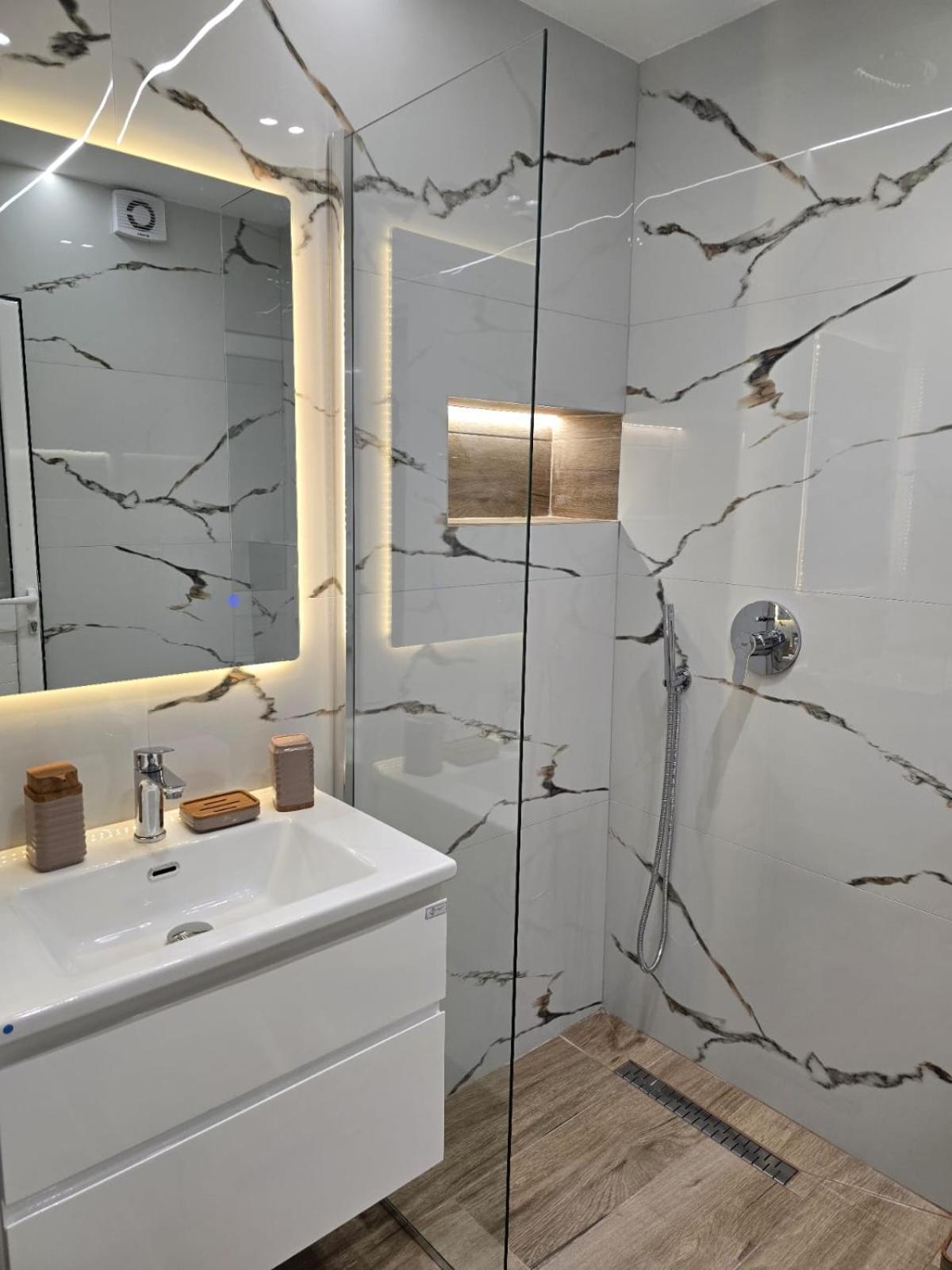 Aila Apartment Sarandë Eksteriør billede