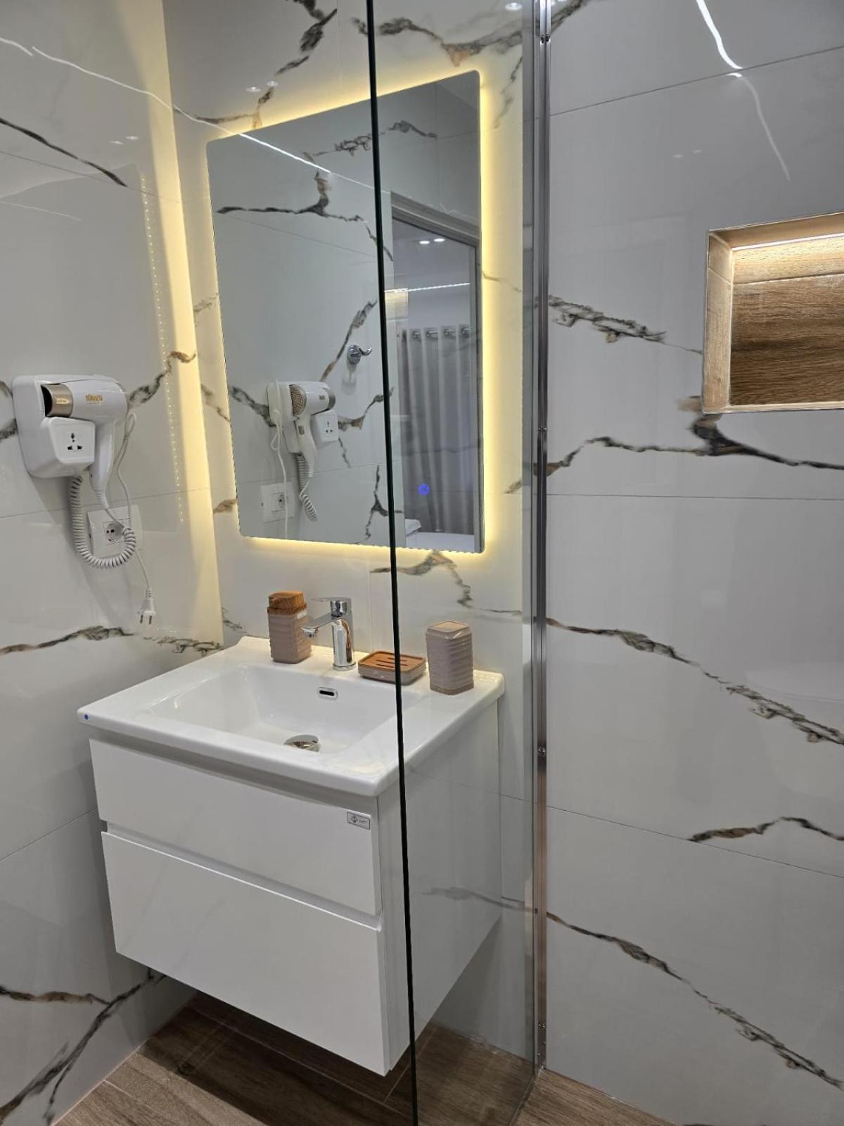 Aila Apartment Sarandë Eksteriør billede