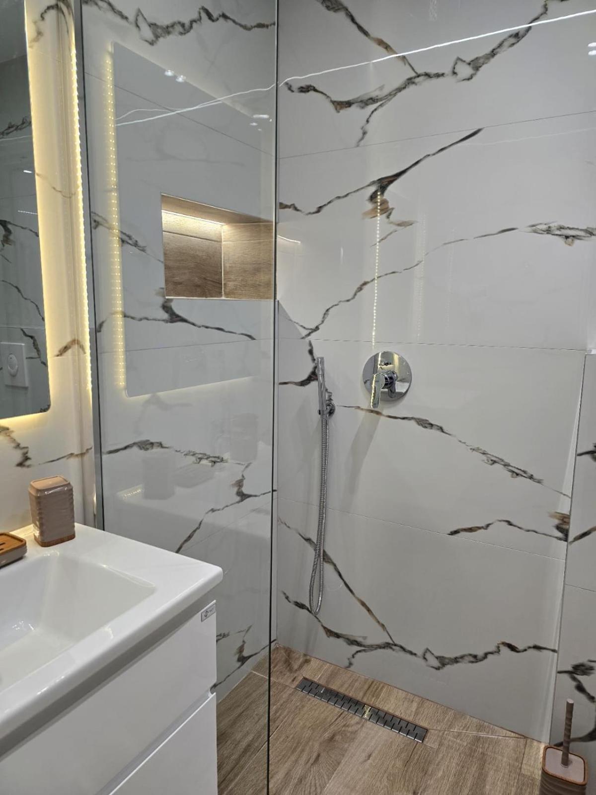 Aila Apartment Sarandë Eksteriør billede